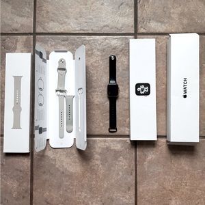 Apple Watch SE 40mm GPS Gold with Starlight Band